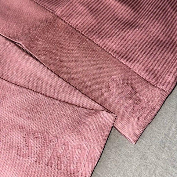 STRONGER activewear set - Picture 2 of 9